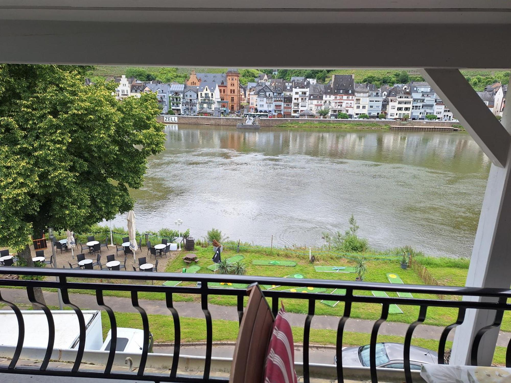 "Ferienhaus An Der Mosel" Zell Extérieur photo